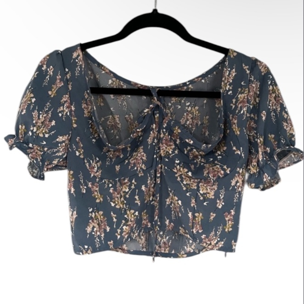 Blue floral crop top🩵